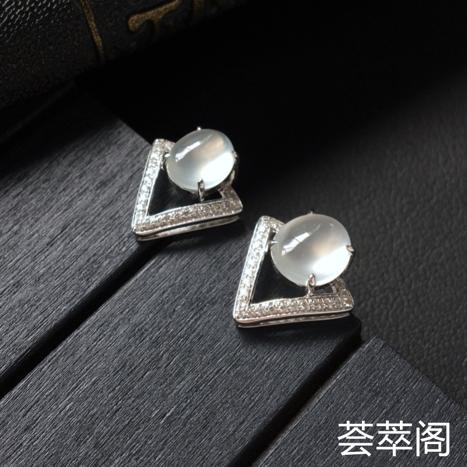 无色冰种翡翠耳钉 镶白金钻石