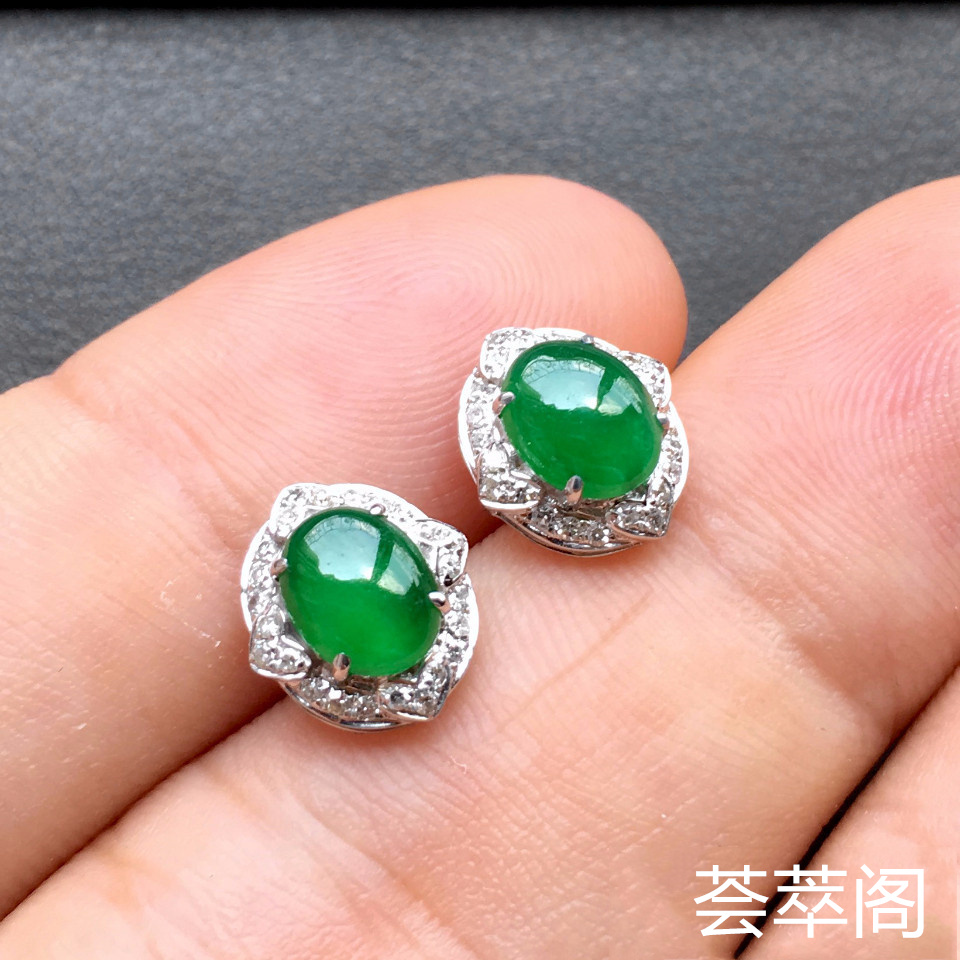 冰种阳绿翡翠耳钉一对 镶白金钻石第3张