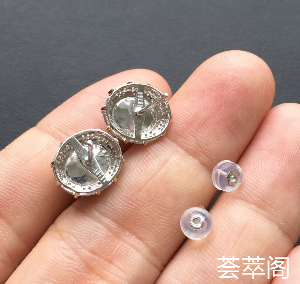 冰种阳绿翡翠耳钉一对 镶白金钻石第7张