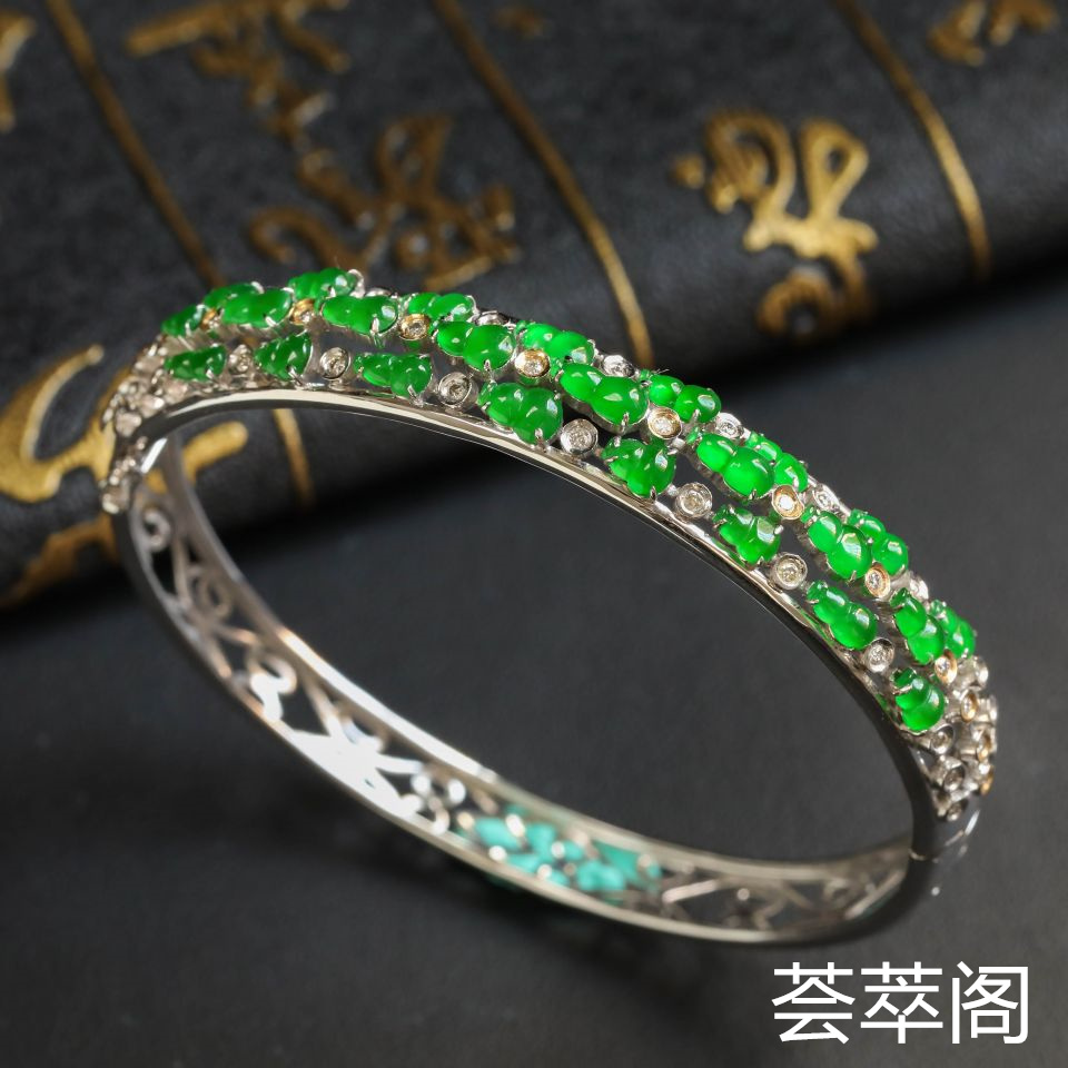 冰种阳绿翡翠手镯 
