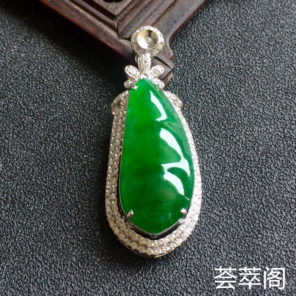 冰种阳绿福豆翡翠吊坠