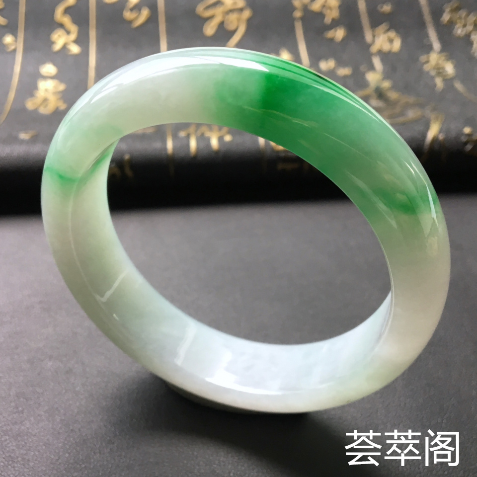 冰种飘绿翡翠手镯 