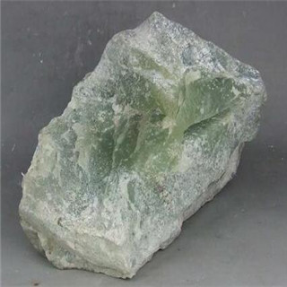 制假岫玉原石是怎么制的