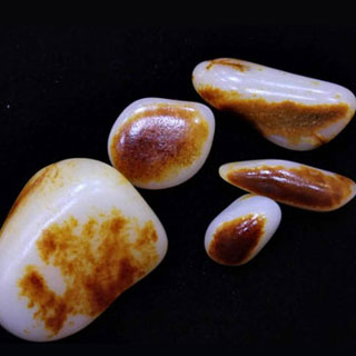 俄料白玉原石特点