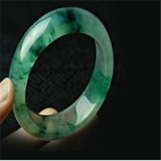 翡翠手镯出裂纹怎么办