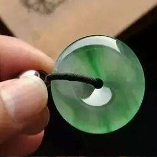 金丝种翡翠如何辨别