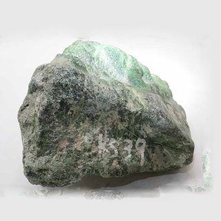 哪个场口翡翠原石皮壳厚