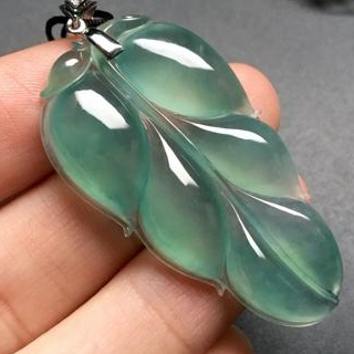 晴水翡翠和蓝水翡翠有什么不同