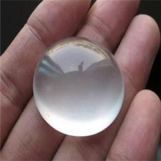 玻璃种翡翠和水沫共生的区别