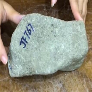 翡翠原石去皮抛光步骤