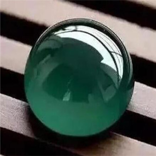 玛瑙和翡翠的区别