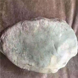 翡翠原石癣是怎样形成的