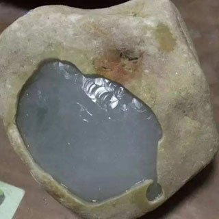 做手镯的翡翠原石怎么挑