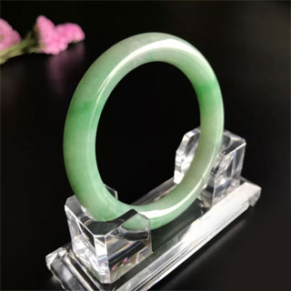 买翡翠手镯用证书吗