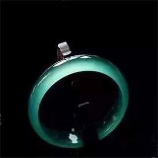 买的翡翠镯子里面有晶体颗粒怎么回事
