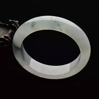 a货翡翠手镯要多少钱一克