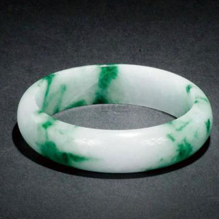 一般翡翠镯子的鉴定费多少