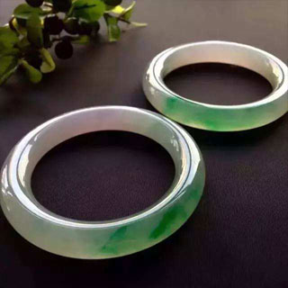 不透的翡翠手镯可以戴透吗
