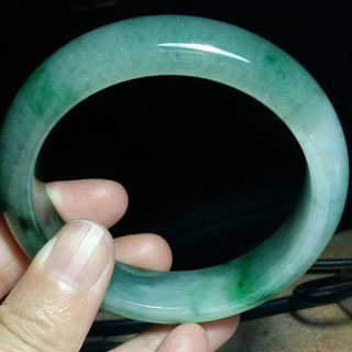糯化翡翠镯子价格多少钱