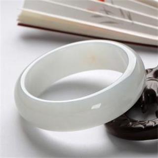 白色翡翠a货手镯价格多少
