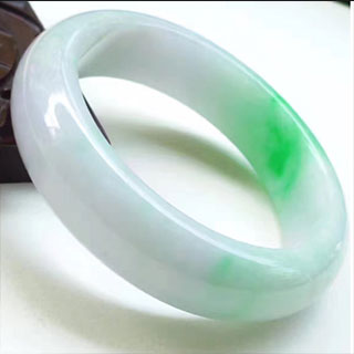 翡翠手镯a货糯米种价格多少