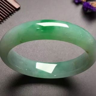 a货的翡翠手镯可以买吗