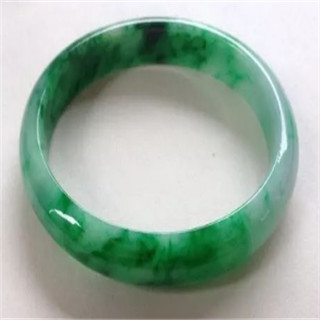 翡翠贵妃镯a货多少钱