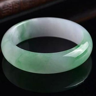 一般翡翠镯子的鉴定费多少钱