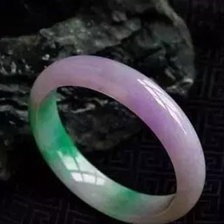春带彩的翡翠玉镯一般多少钱