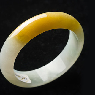 翡翠镯子鉴定费多少钱