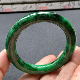 翡翠全绿糯冰种手镯价格多少