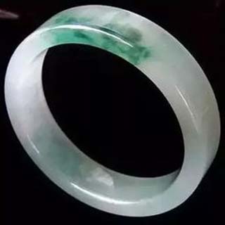 染色翡翠手镯能戴吗