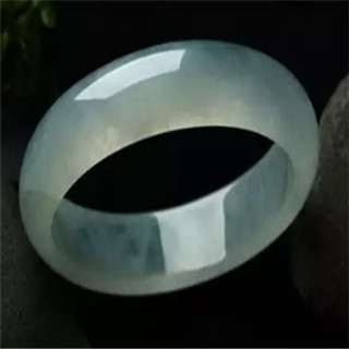 买了翡翠手镯想退可以么