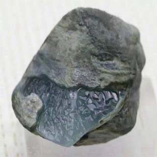 莫西沙翡翠原石特点