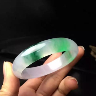 高糯冰翡翠手镯价格多少