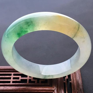 春带彩翡翠价格是多少