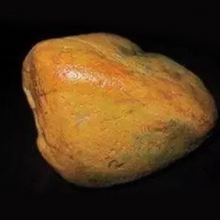 莫西沙冰种翡翠原石皮壳特点