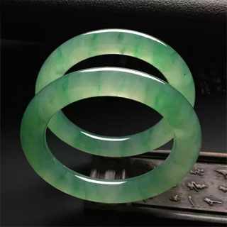 翡翠手镯a货绿加浅绿怎么样