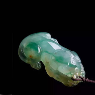 戴玉石好还是蜜蜡好