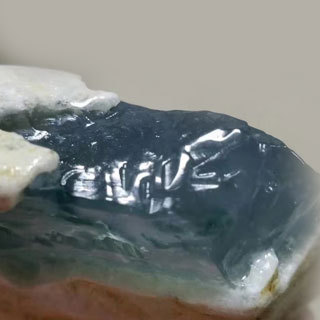 什么是高冰翡翠原石