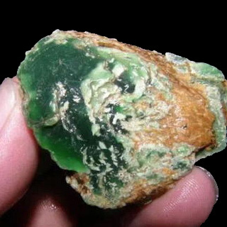 莫西沙翡翠高冰原石皮壳特点