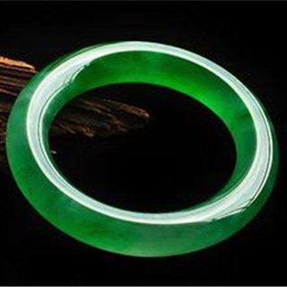 翡翠冰种发黑原因