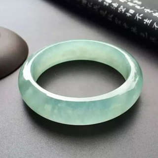 不同等级的翡翠手镯特征