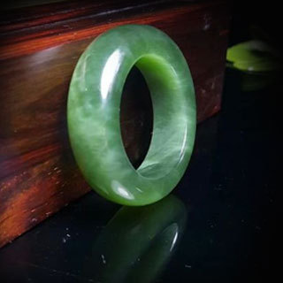老玉手镯一般多少钱