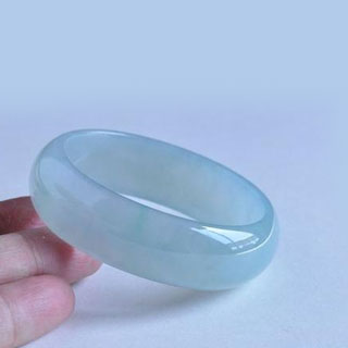蓝水冰种翡翠玉镯价格多少