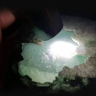 翡翠冰种原石发灰原因