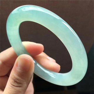 翡翠芙蓉种手镯价格多少钱
