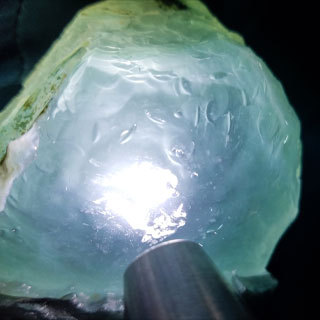 玻璃种翡翠原石鉴定技巧