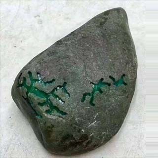 木那包浆皮翡翠冰种原石特点