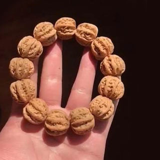 核桃手串泡水会开裂吗